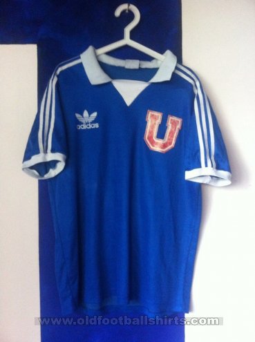 Universidad de Chile Home football shirt 1981 - 1982