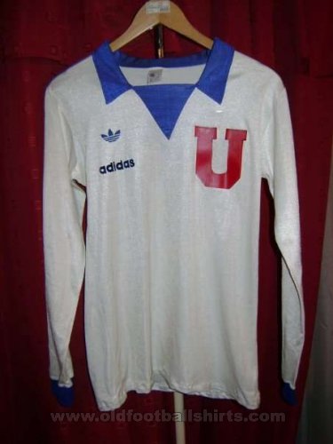 Universidad de Chile Away football shirt 1980 - ?