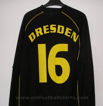 Dynamo Dresden Away football shirt 2001 - 2002