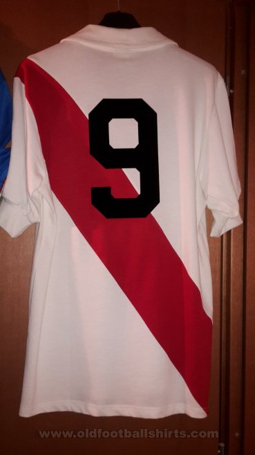 Peru Home baju bolasepak 1982