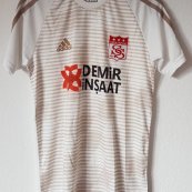 Dış Saha futbol forması 2018 - 2019