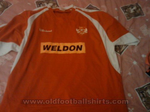 Kettering Town Home football shirt 2004 - 2005