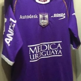 Defensor Sporting Home football shirt 2010 sponsored by Medica Uruguaya