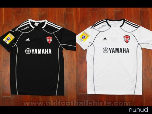 Muangthong United Away football shirt 2010 - ?