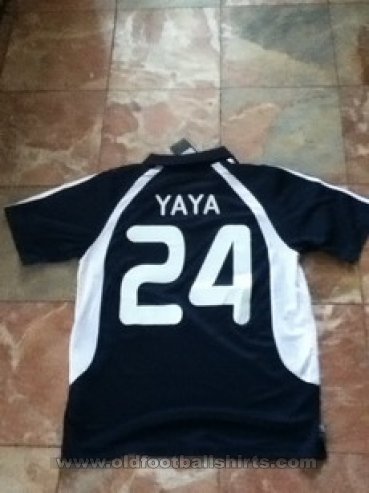 Muangthong United Training/Leisure football shirt 2009 - 2010