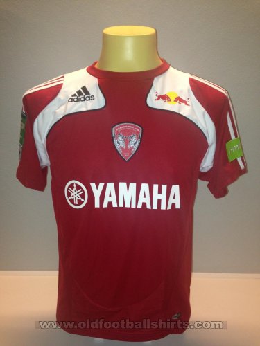 Muangthong United Third football shirt 2009 - ?
