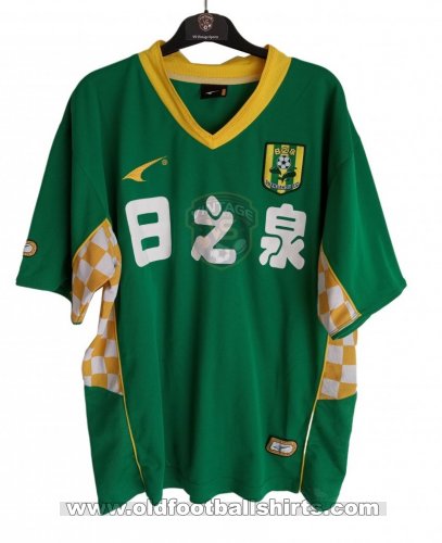 Guangzhou Evergrande  Home football shirt 2004 - 2005