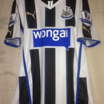 Newcastle Home φανέλα ποδόσφαιρου 2013 - 2014 sponsored by Wonga