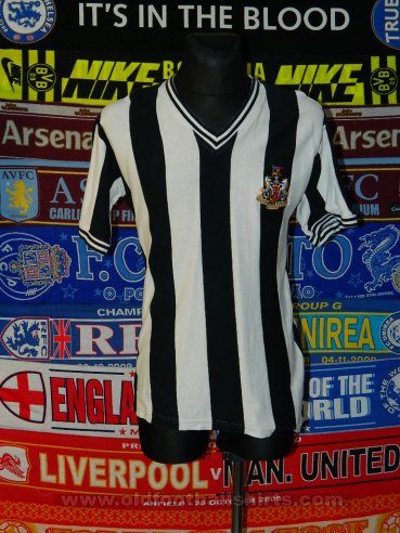 Newcastle Retro Replicas camisa de futebol 1969 - 1972