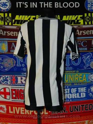Newcastle Retro Replicas camisa de futebol 1969 - 1972