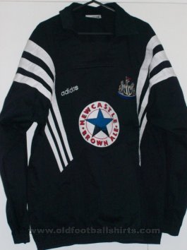 Newcastle Latihan/luangan baju bolasepak 1996 - 1998