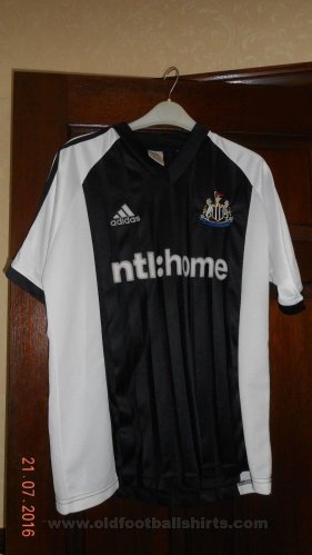 Newcastle Training/Leisure football shirt 2002 - 2003