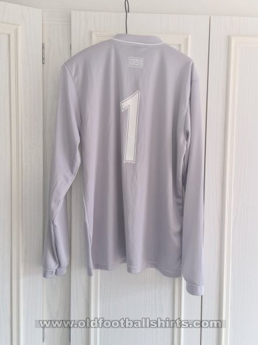 Braintree Town Goalkeeper football shirt (unknown year)
