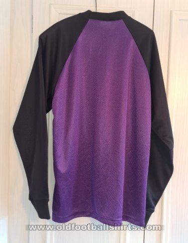 Farnborough FC Goalkeeper football shirt 2003 - ?