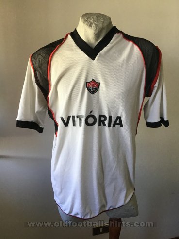 Vitoria Away football shirt (unknown year)