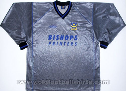 Portsmouth Goalkeeper football shirt 2000 - 2002