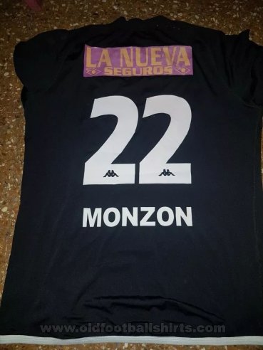 Huracan Goalkeeper football shirt 2010 - 2011