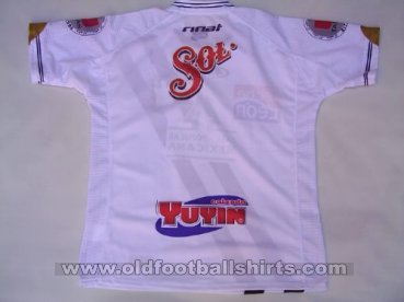 Union de Curtidores Home football shirt 2011