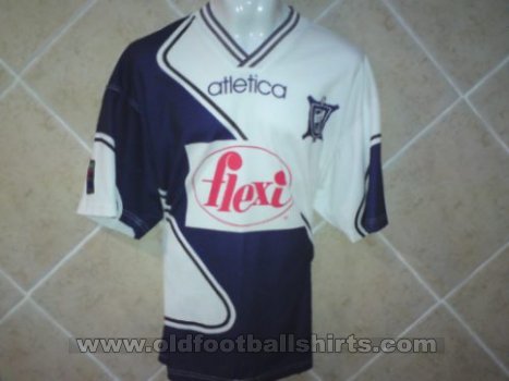 Union de Curtidores Home football shirt 1999