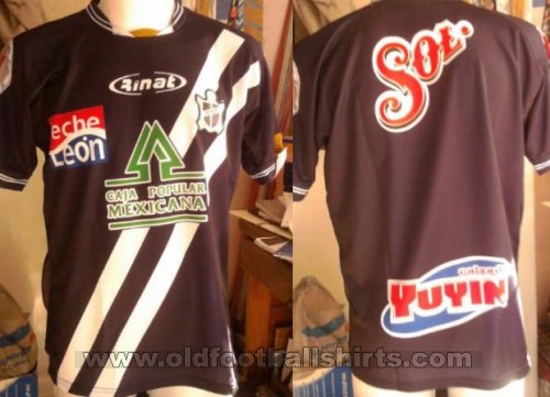 Union de Curtidores Away football shirt 2011