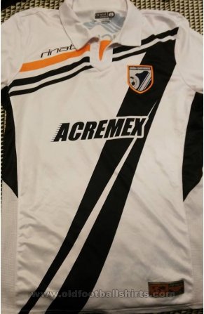 Union de Curtidores Home football shirt 2014