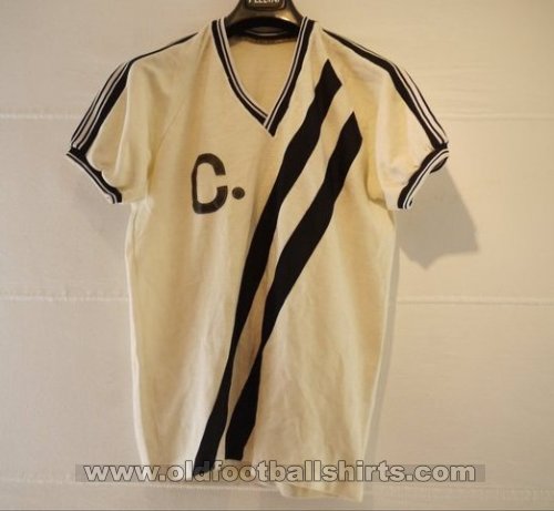 Union de Curtidores Home football shirt 1975