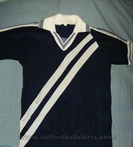 Union de Curtidores Away football shirt 1975 - 1976