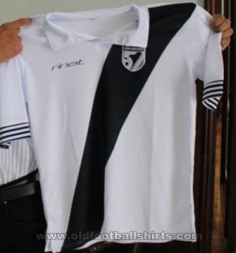 Union de Curtidores Home football shirt 2013