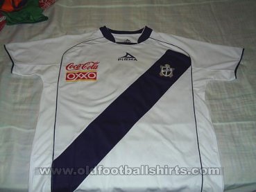 Union de Curtidores Home football shirt 2009