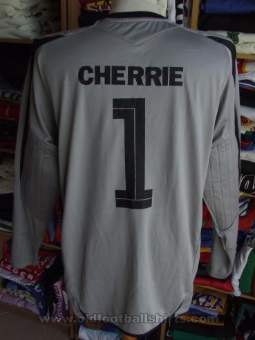 Dundalk Goalkeeper football shirt 2010 - 2012