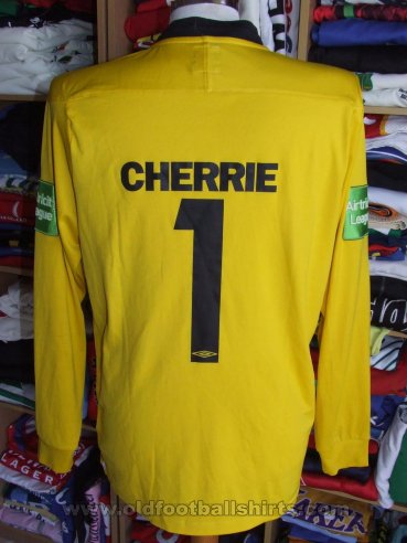 Dundalk Goalkeeper football shirt 2010 - 2012
