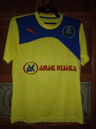 Pahang FA  Home football shirt 2014
