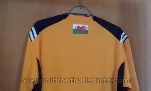 Newport County חולצת גביע חולצת כדורגל 2012