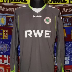 Rot-Weiss Oberhausen Home football shirt (unknown year) sponsored by RWE