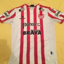 Instituto De Cordoba Home football shirt 2017 - 2018 sponsored by Bancor Brava