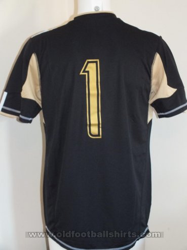 Uganda Goalkeeper football shirt 2012 - 2013