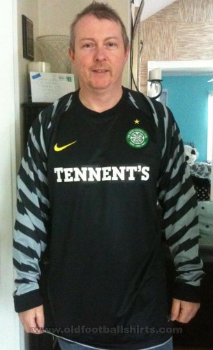 Celtic Goalkeeper football shirt 2009 - 2011