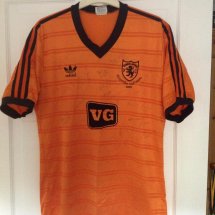 Dundee United Goalkeeper football shirt 1985 sponsored by VG