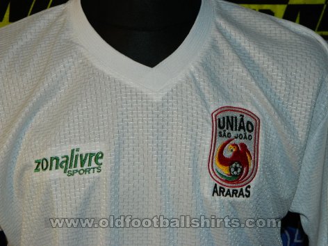 União São João Home football shirt (unknown year)