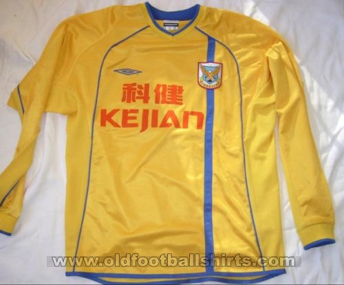 Guangdong Xiongying Home football shirt 2002