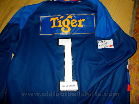 Hougang United Goalkeeper football shirt (unknown year)