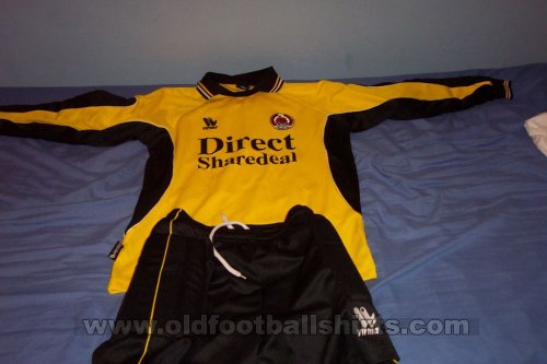 Clyde Goalkeeper football shirt 2002 - 2003