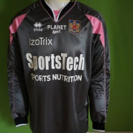 Waasland Beveren Goalkeeper football shirt 2004 - 2005 sponsored by SportsTech