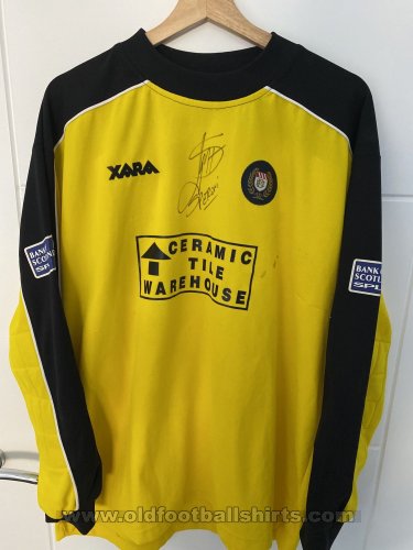 Dundee Goalkeeper football shirt 2001 - 2002