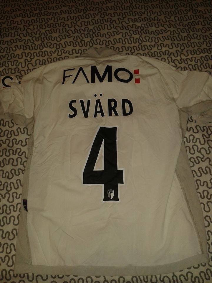 Vitoria Guimaraes Home football shirt 2005 - 2006.
