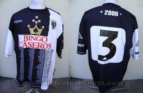 Estudiantes (BA) Home football shirt 2006