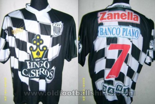 Estudiantes (BA) Home football shirt 2009