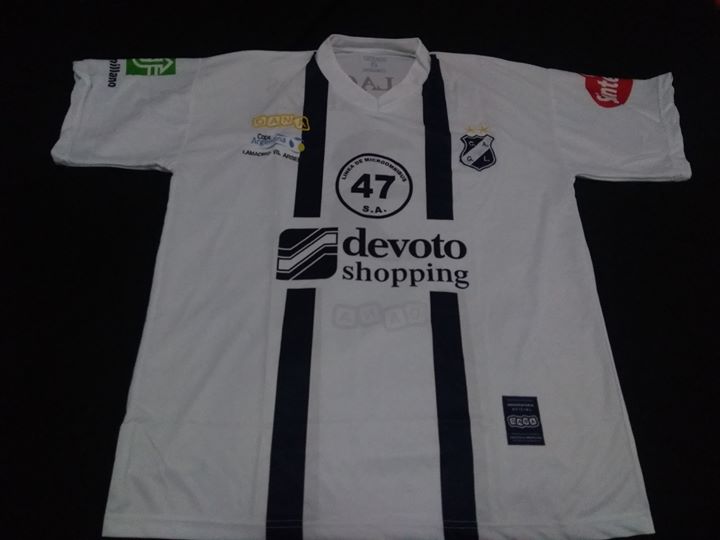 Club Atletico General Lamadrid Visitante Camiseta de Fútbol 2011 - 2012.  Sponsored by Devoto Shopping