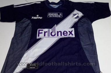 Club Atletico General Lamadrid Home football shirt 2004