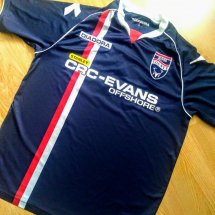 Ross County Home baju bolasepak 2012 - 2013 sponsored by CRC-Evans Offshore